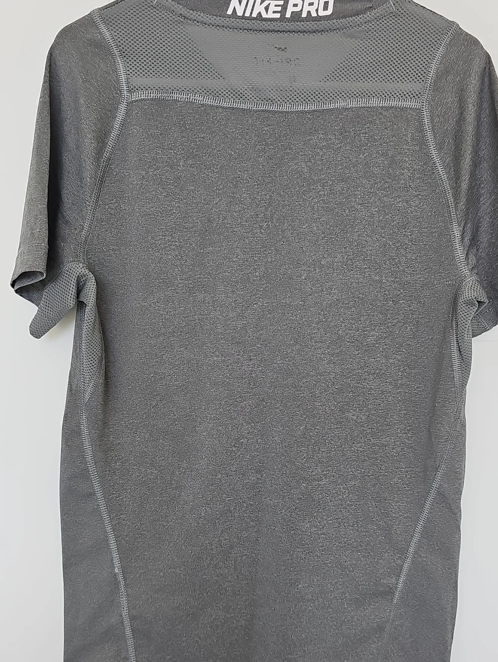 Nike Pro Gray Short Sleeve Dri-FIT Training Tee with White Swoosh Boys Ss M